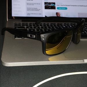 POLARIZED OAKLEY HOLBROOK sunglasses w/ case